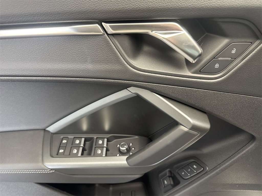 New 2025 Audi Q3 2.0T Premium image 10