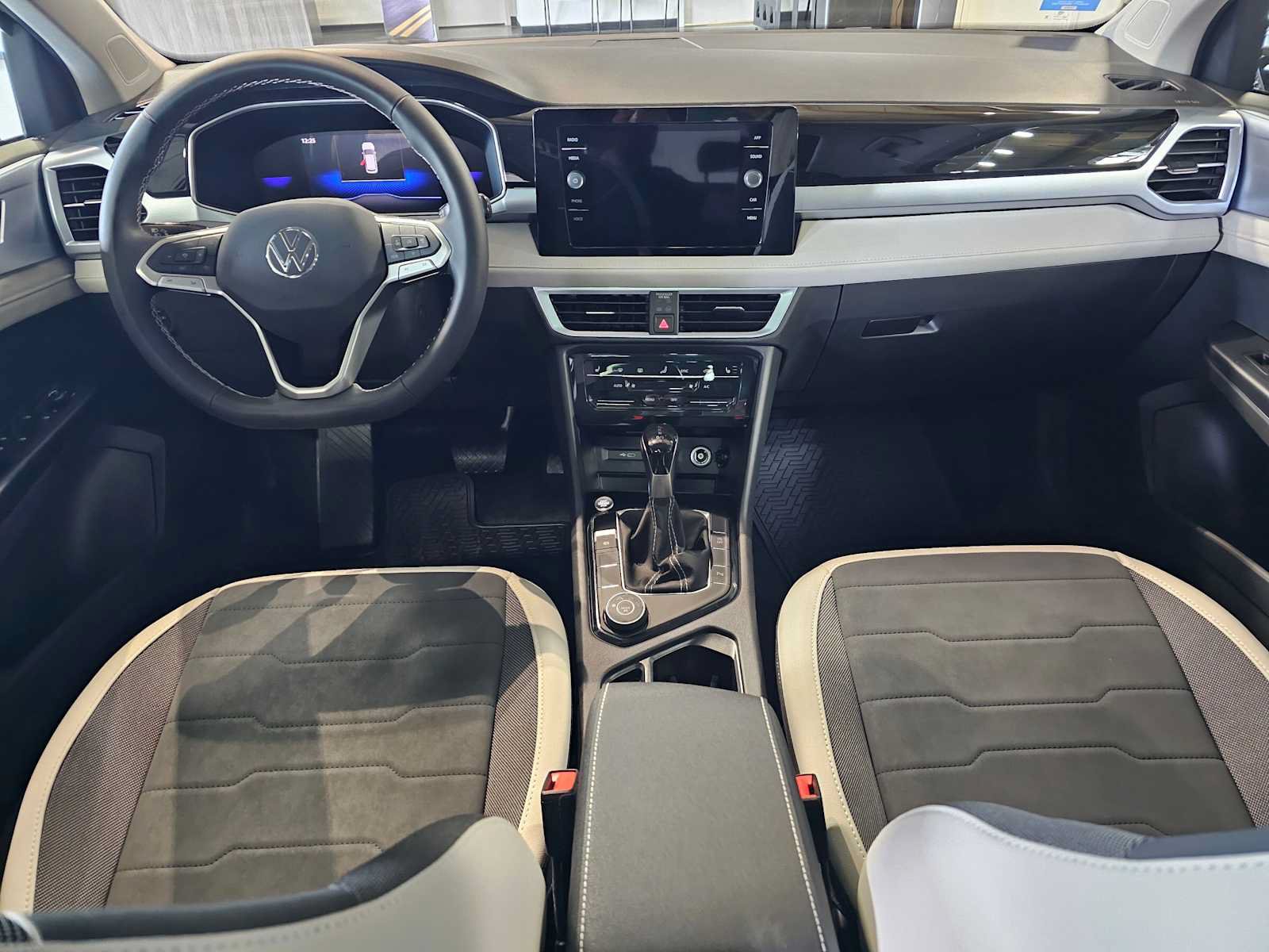 New 2026 Volkswagen Taos SE AWD/4WD image 18