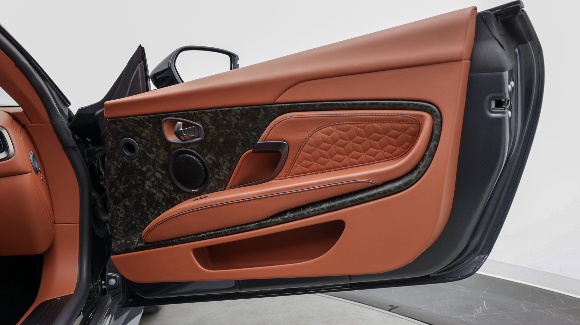 Used 2019 Aston Martin DBS Superleggera RWD image 34