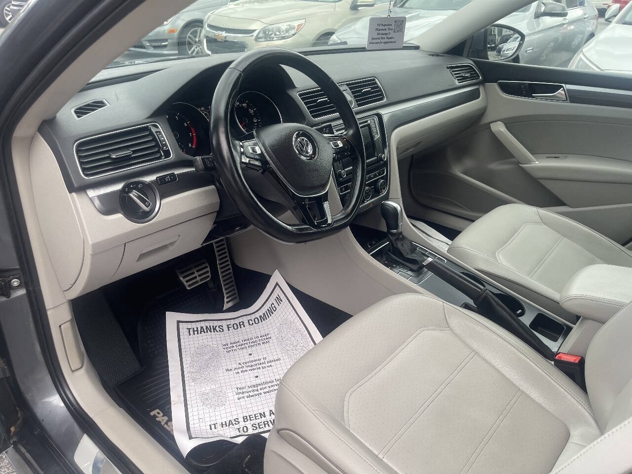 Used 2017 Volkswagen Passat 1.8T R-Line FWD image 10