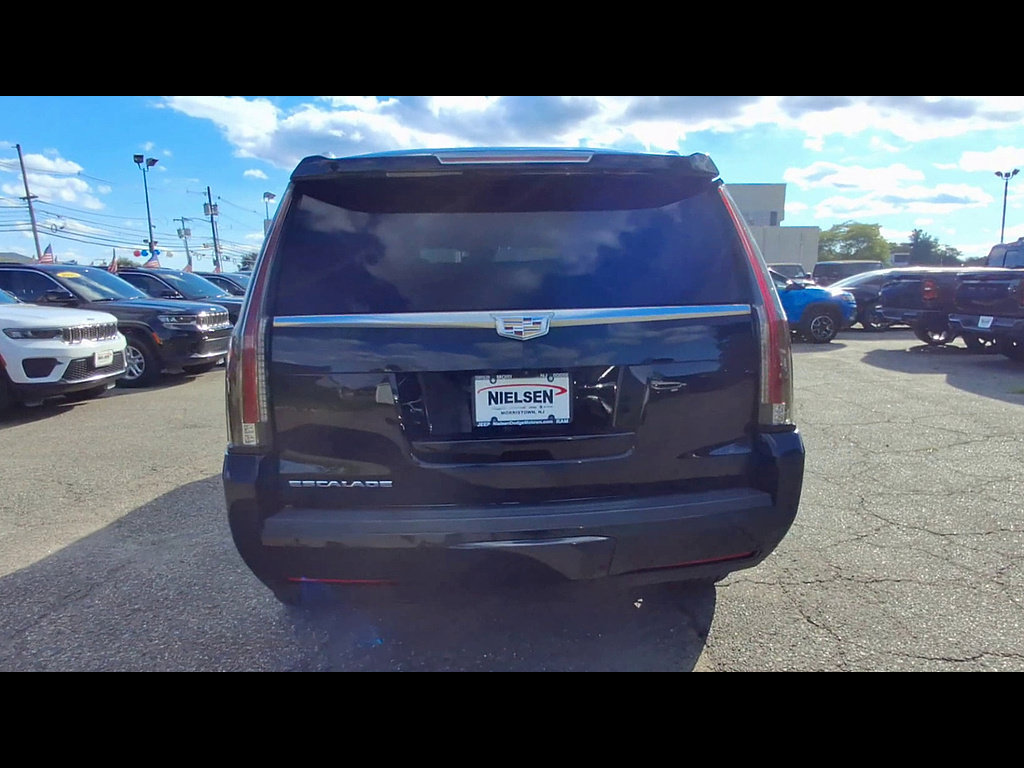 Used 2017 Cadillac Escalade Premium Luxury AWD/4WD image 7