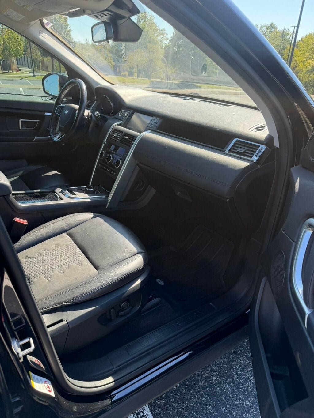 Used 2019 Land Rover Discovery Sport SE AWD/4WD image 13