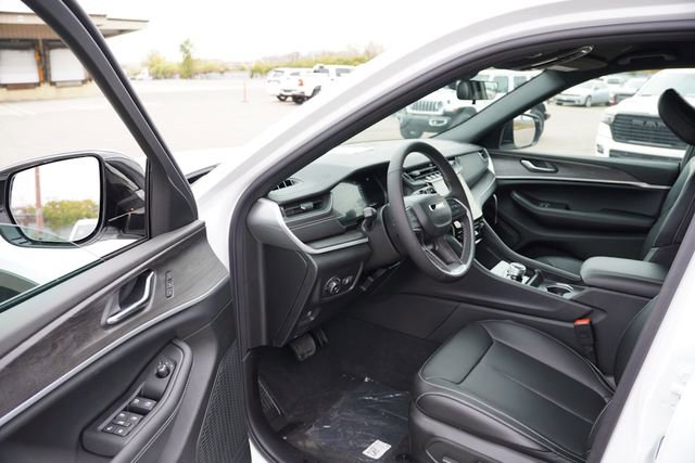 New 2025 Jeep Grand Cherokee Limited w/ Trailer Tow Package image 10