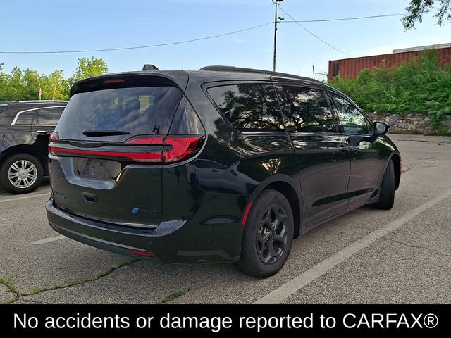 Used 2024 Chrysler Pacifica Premium FWD image 3