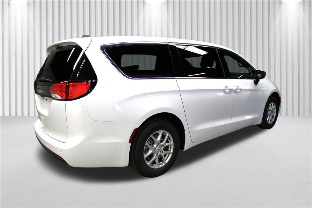 New 2026 Chrysler Voyager LX image 3