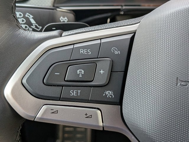 Used 2024 Volkswagen Atlas Cross Sport SEL Premium R-Line AWD/4WD image 17