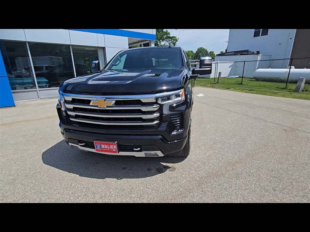 Used 2025 Chevrolet Silverado 1500 High Country w/ High Country Premium Package AWD/4WD image 3