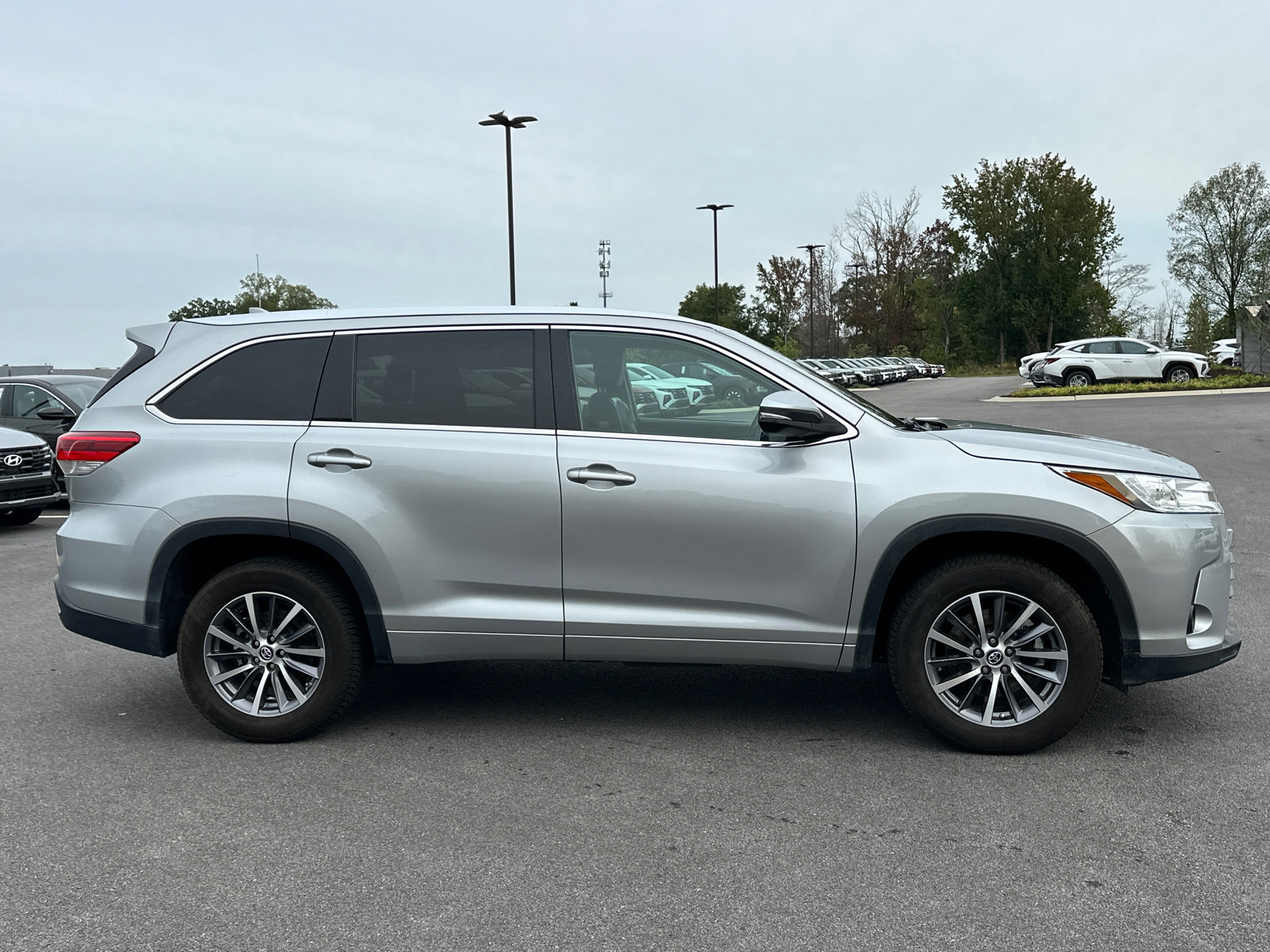 Used 2018 Toyota Highlander XLE FWD image 9