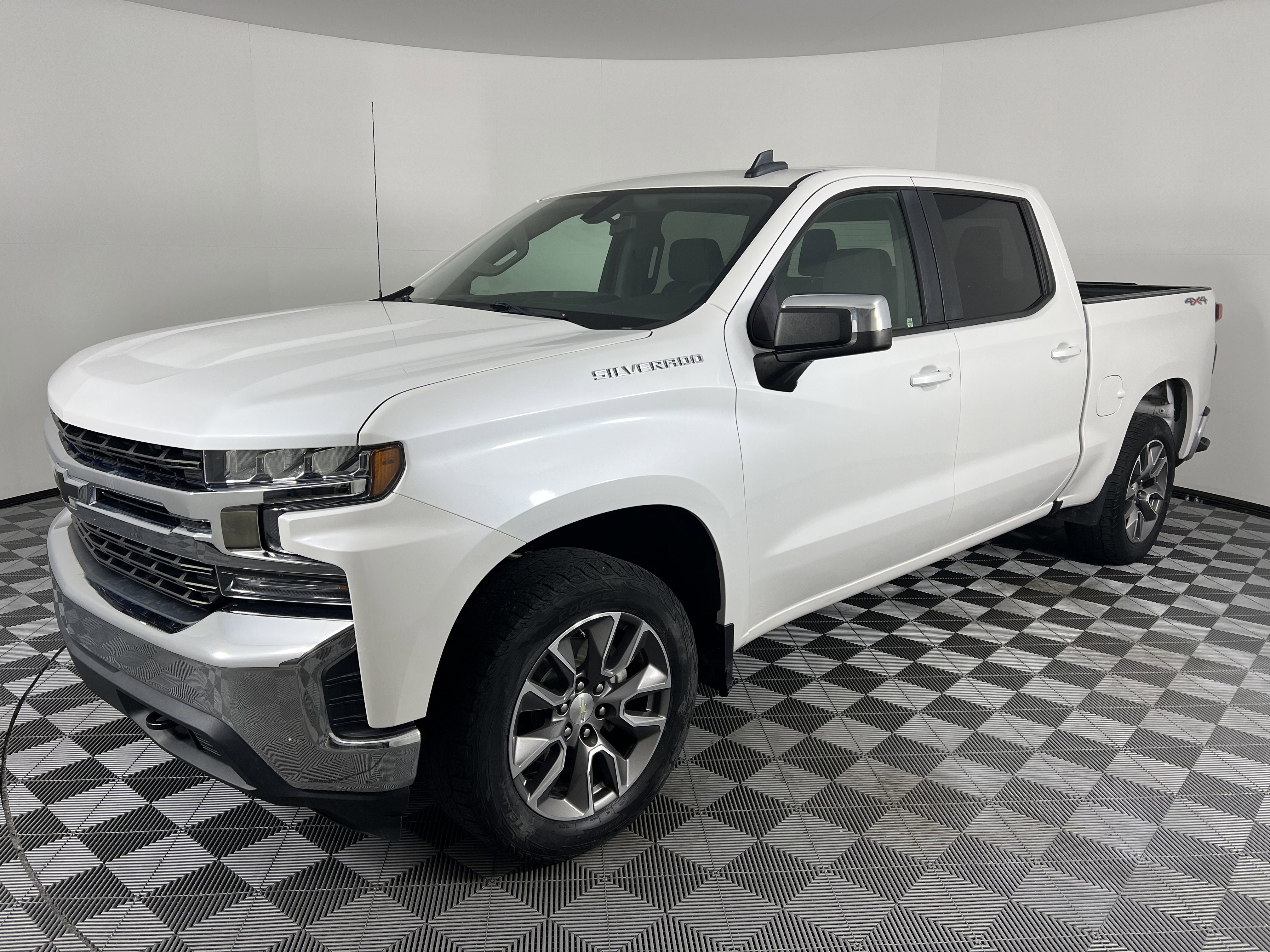Used 2019 Chevrolet Silverado 1500 LT w/ All-Star Edition AWD/4WD image 8
