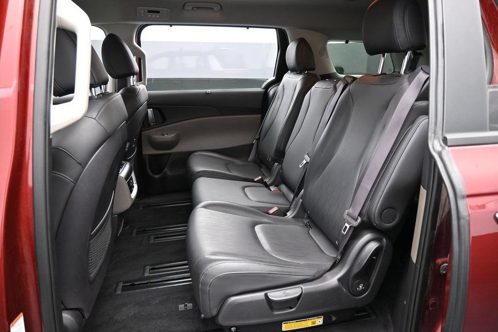 Used 2025 Kia Carnival EX FWD image 21
