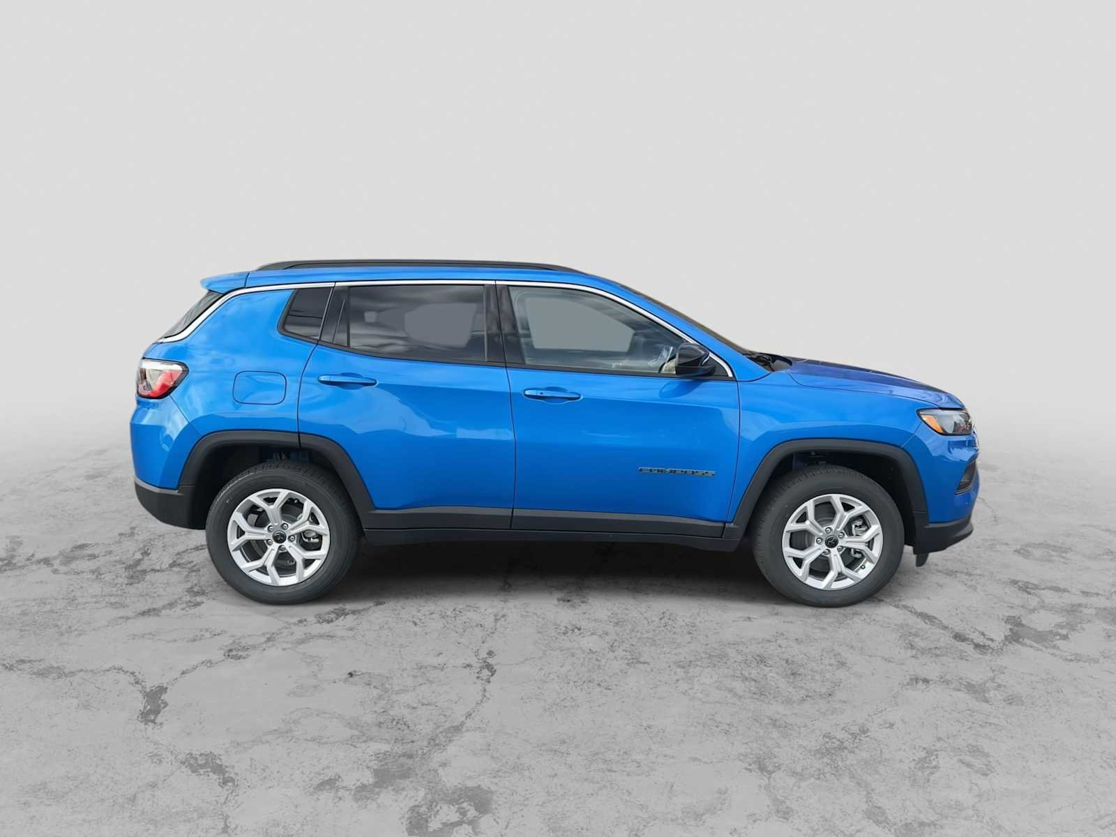 New 2026 Jeep Compass Latitude image 9