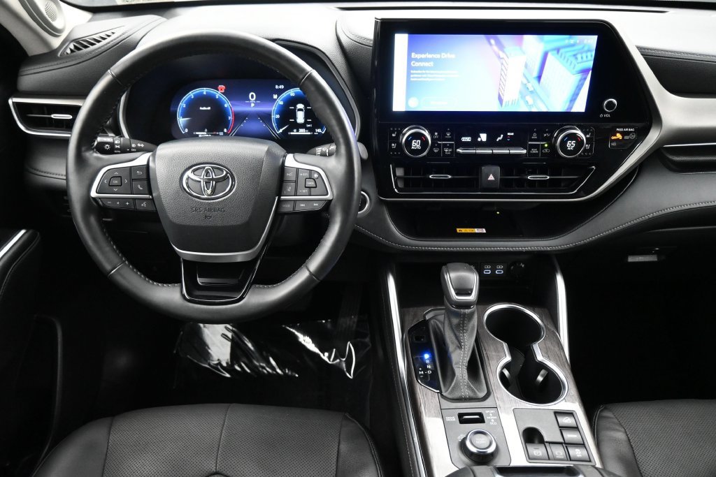 Used 2024 Toyota Highlander Limited AWD/4WD image 7