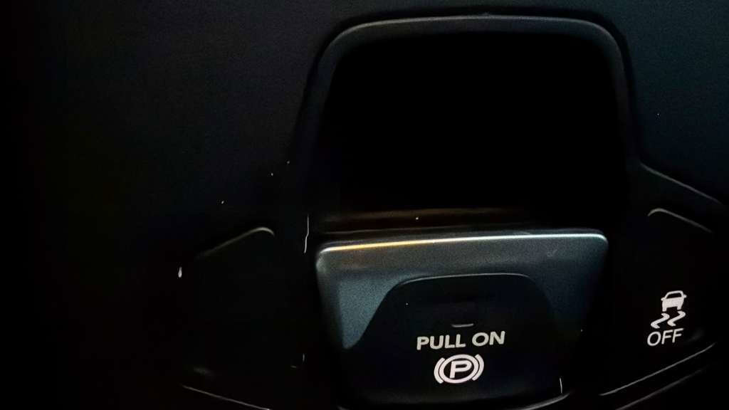 Used 2021 Jeep Renegade Latitude FWD image 27