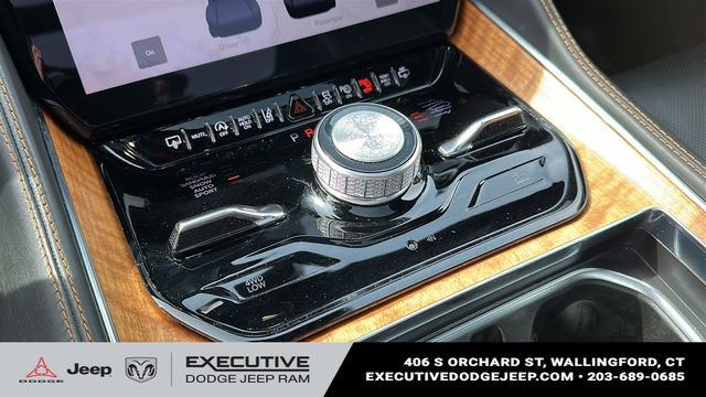 Used 2024 Jeep Grand Wagoneer L Series III AWD/4WD image 19