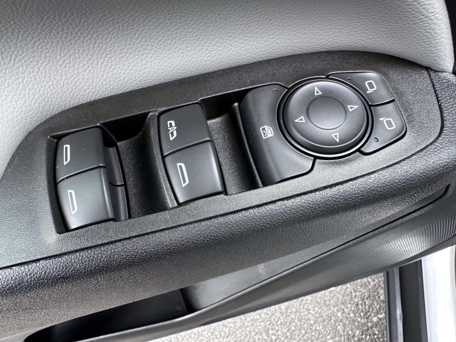 Used 2023 Chevrolet Equinox LS w/ LS Convenience Package AWD/4WD image 9
