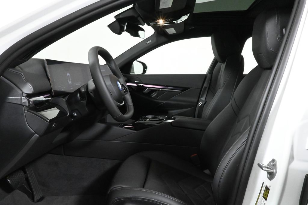 Used 2025 BMW i5 xDrive40 w/ Premium Package image 3