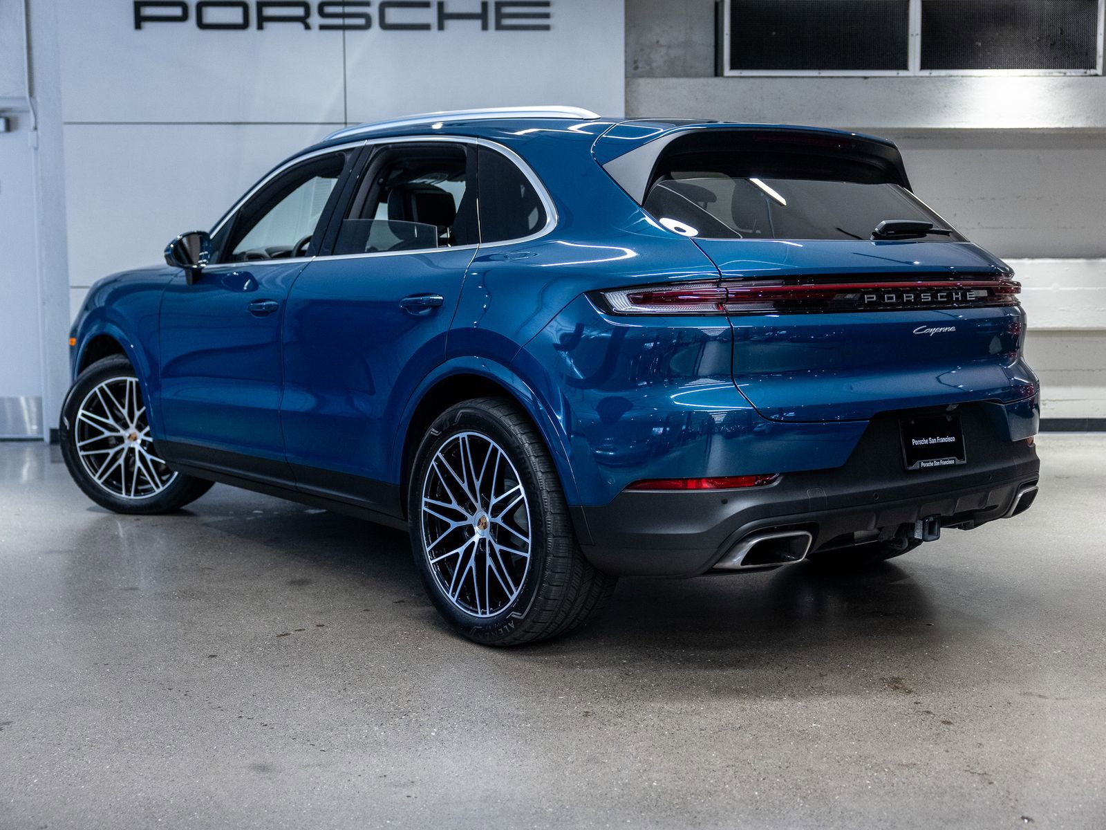 Certified 2025 Porsche Cayenne AWD/4WD image 3