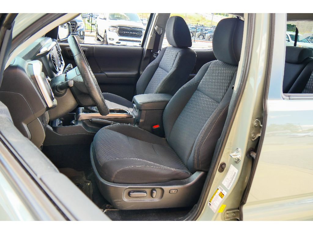 Used 2022 Toyota Tacoma SR5 w/ Trail Edition image 10