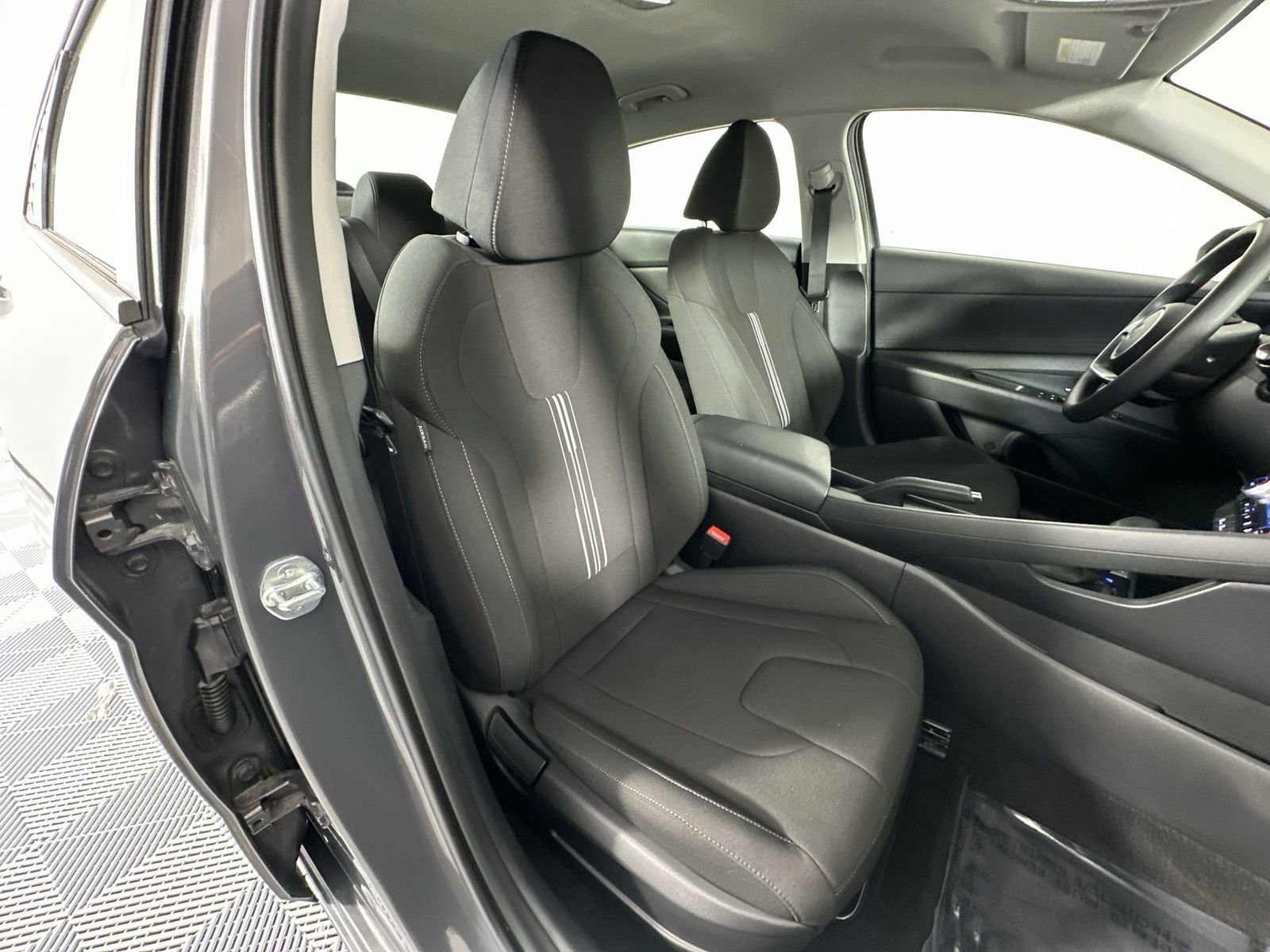 Used 2024 Hyundai Elantra SEL FWD image 27