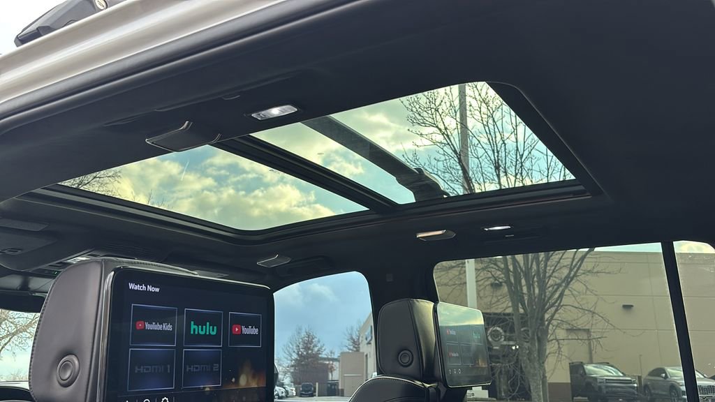 Used 2022 Cadillac Escalade ESV Sport Platinum w/ Heavy-Duty Trailer Package image 35