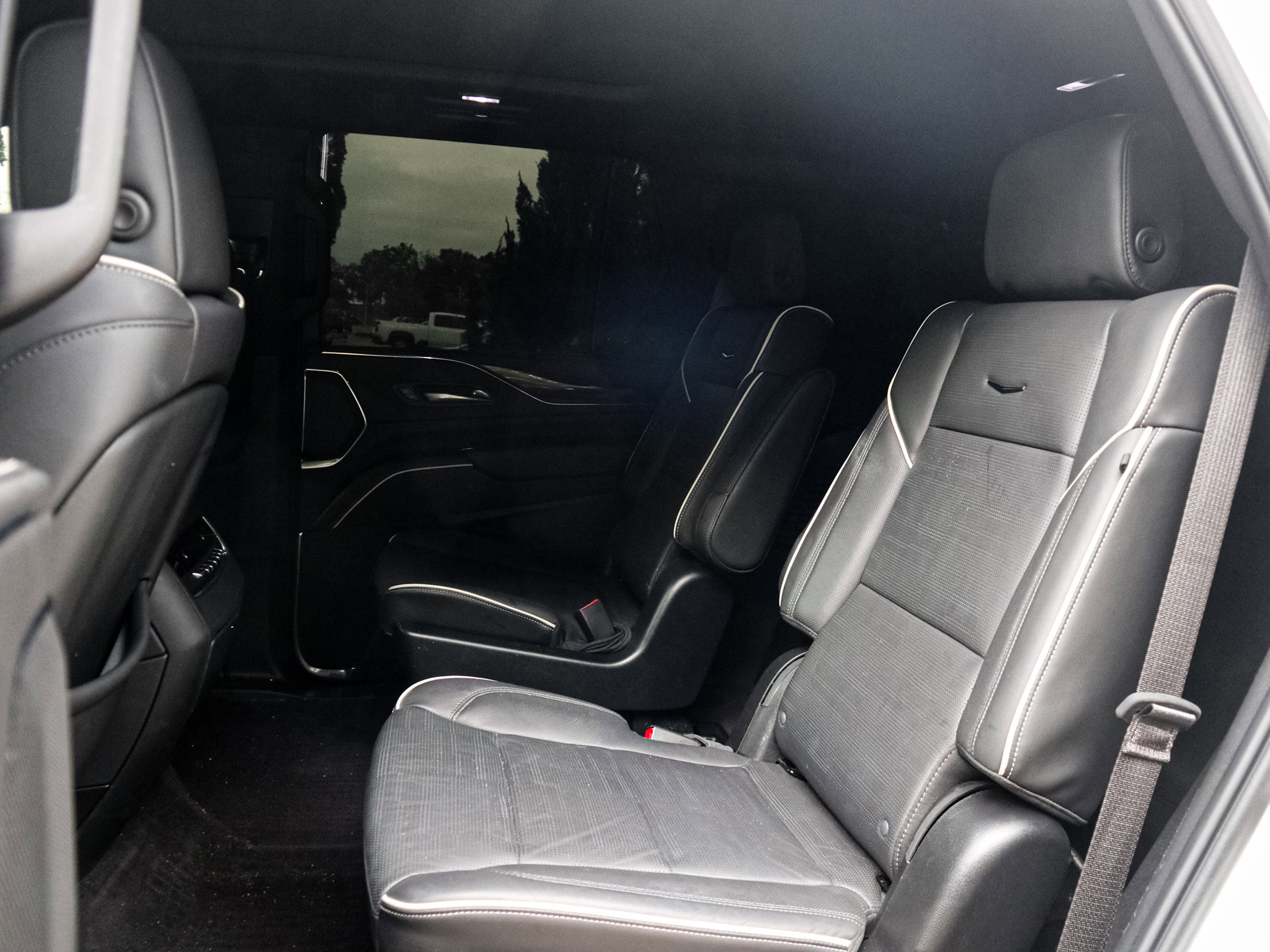 Used 2024 Cadillac Escalade Premium Luxury AWD/4WD image 8