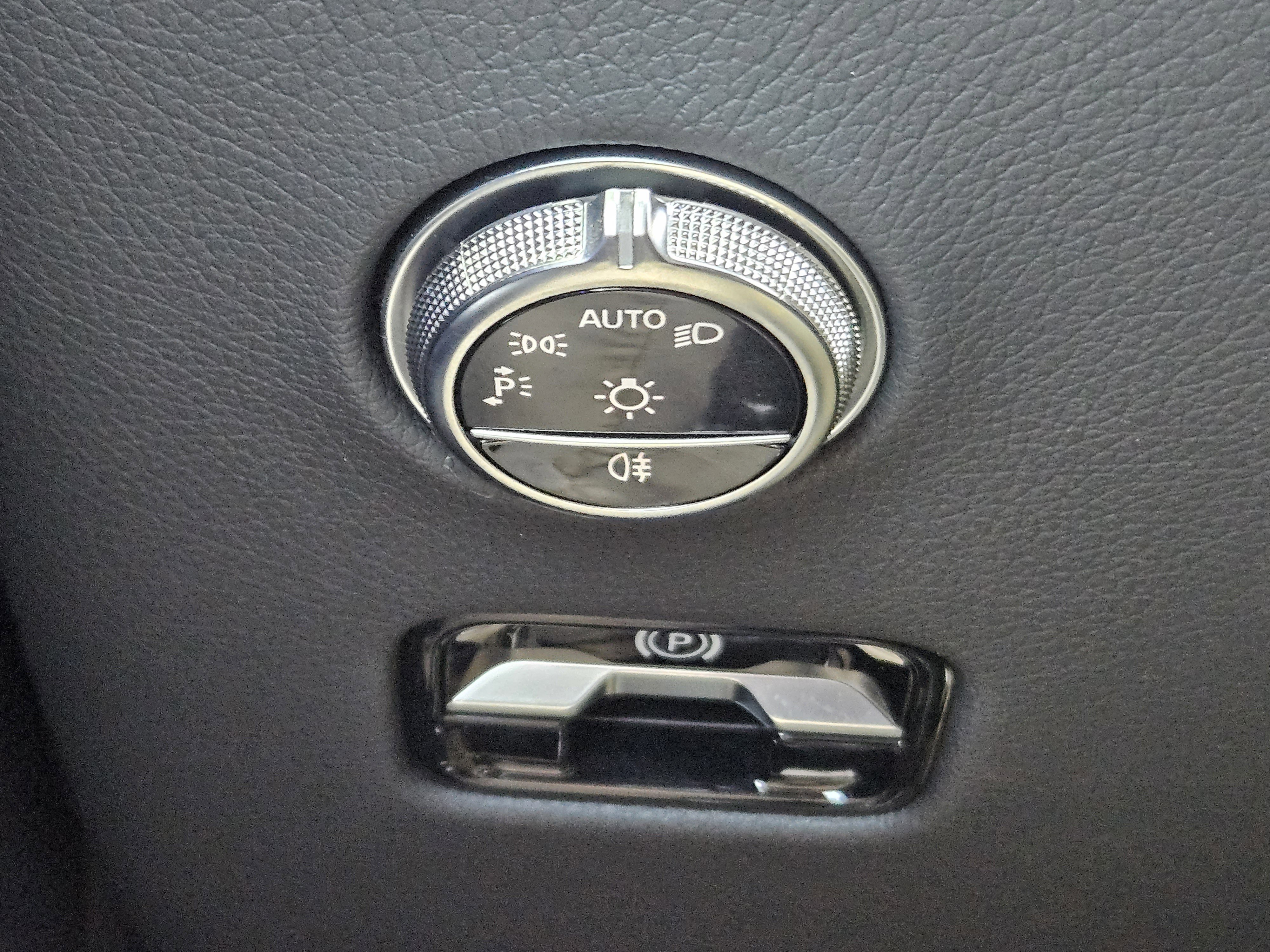 Certified 2025 Mercedes-Benz GLC 300 4MATIC image 31