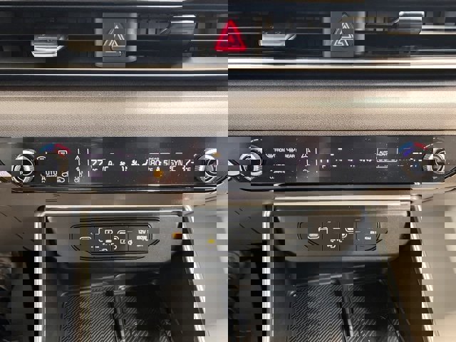 Used 2025 Kia Carnival EX image 25