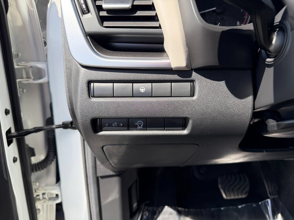 Used 2023 Nissan Rogue SV FWD image 17