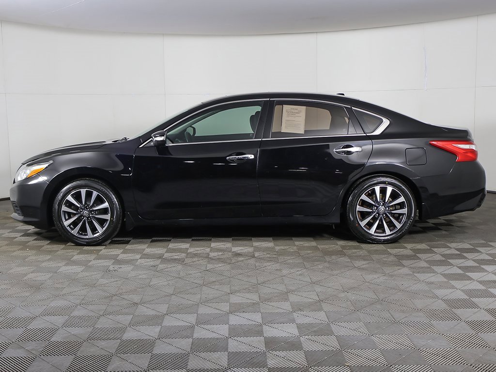Used 2017 Nissan Altima 2.5 SL w/ Moonroof Package image 17