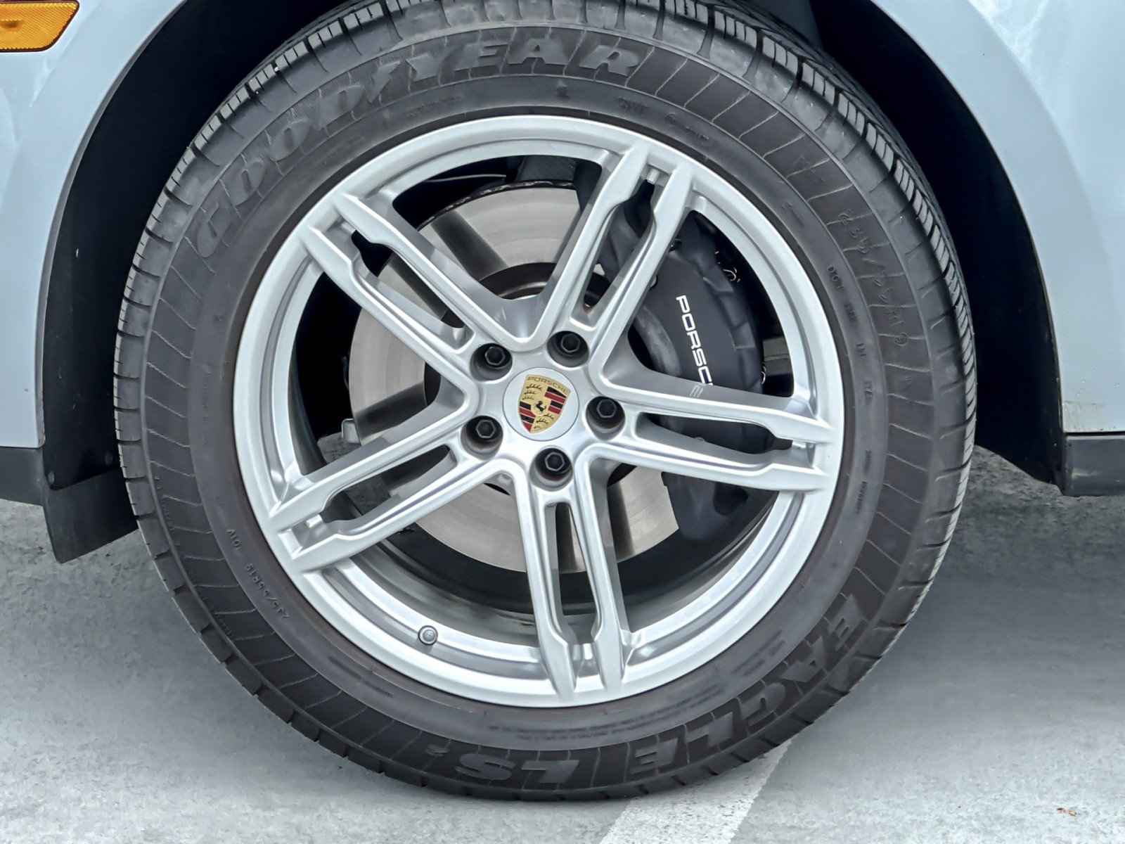 Used 2025 Porsche Macan image 26