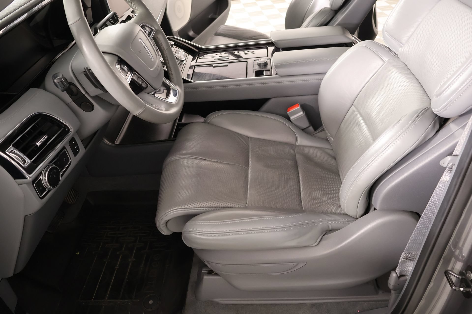 Used 2021 Lincoln Navigator Reserve w/ Luxury Package AWD/4WD image 11