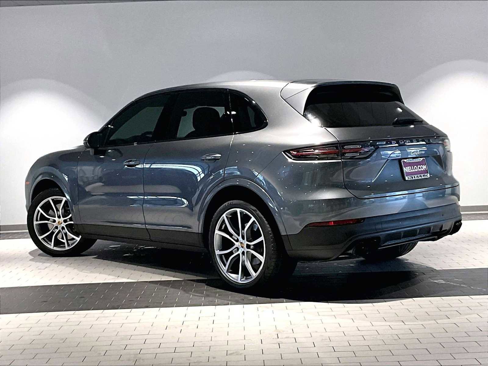 Used 2023 Porsche Cayenne image 3