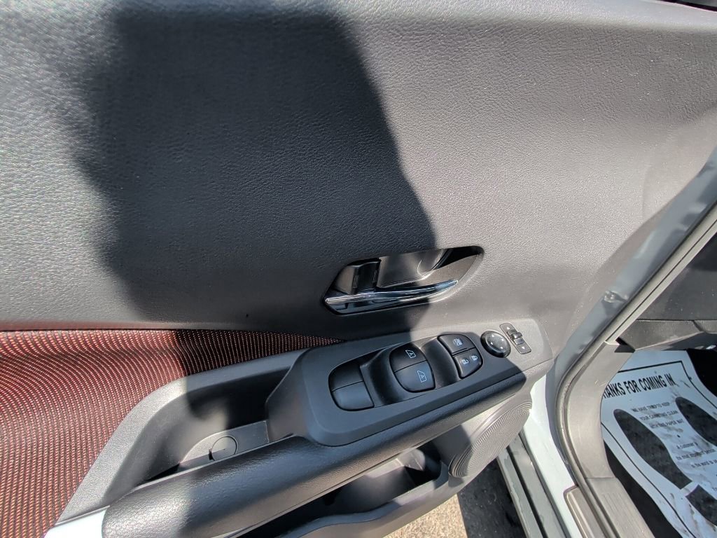 Used 2021 Nissan Kicks SR w/ Interior Electronics Package FWD image 11
