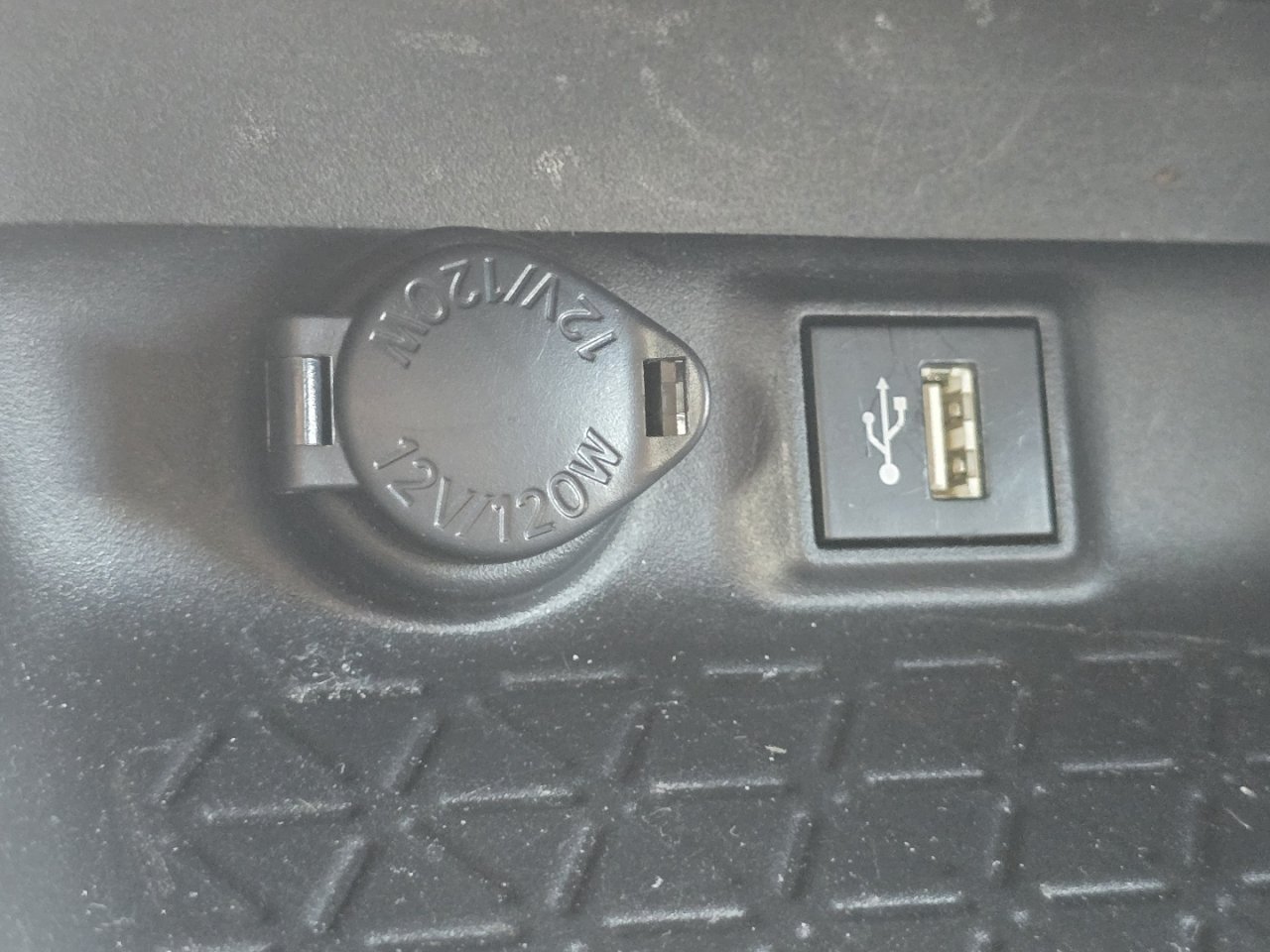 Certified 2024 Toyota RAV4 LE AWD/4WD image 27