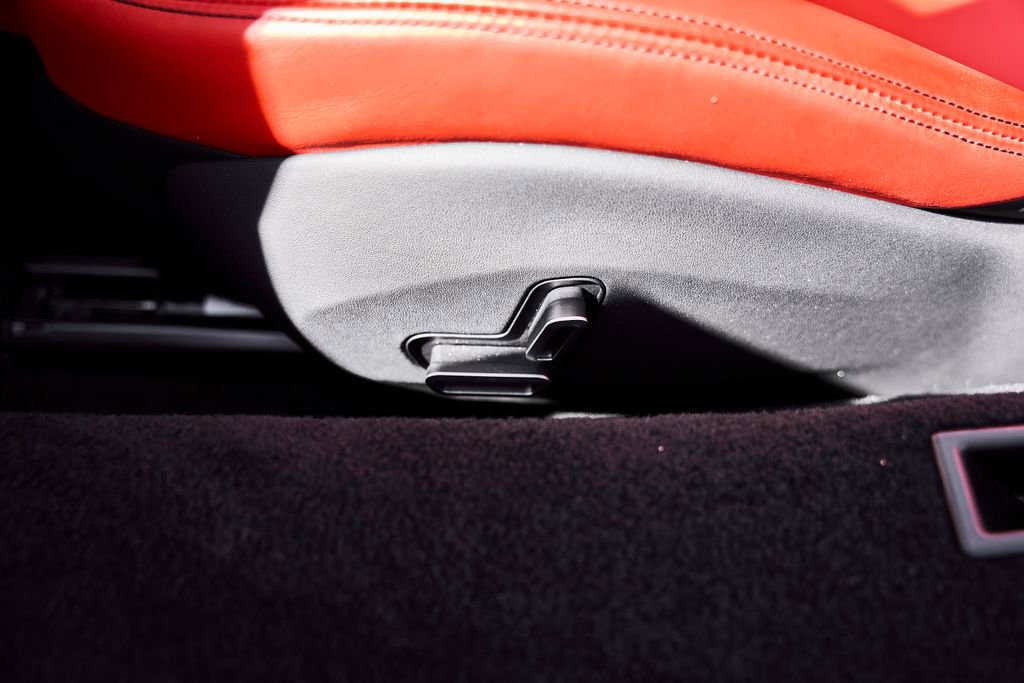 Used 2024 Ferrari SF90 Spider image 42
