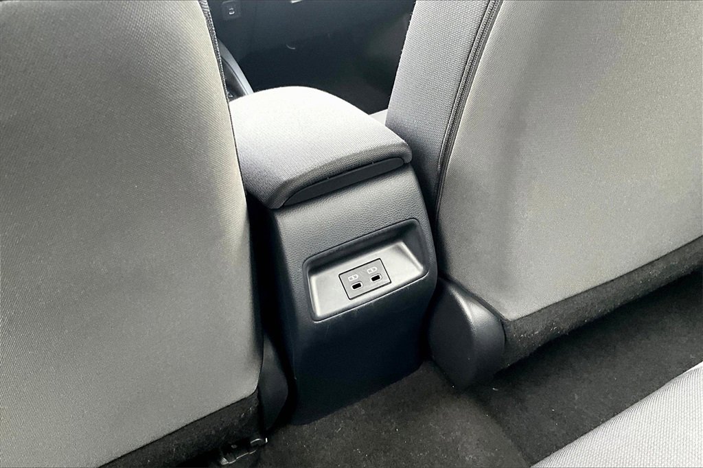 Used 2025 Toyota Corolla LE image 31