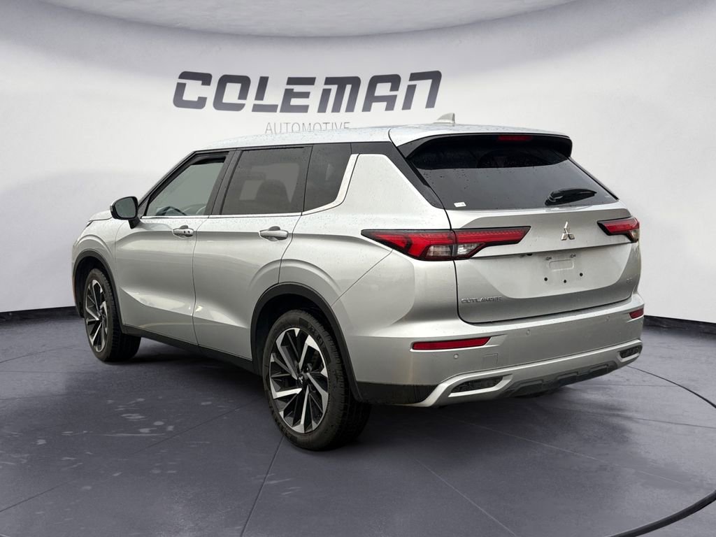 Used 2024 Mitsubishi Outlander SE image 3