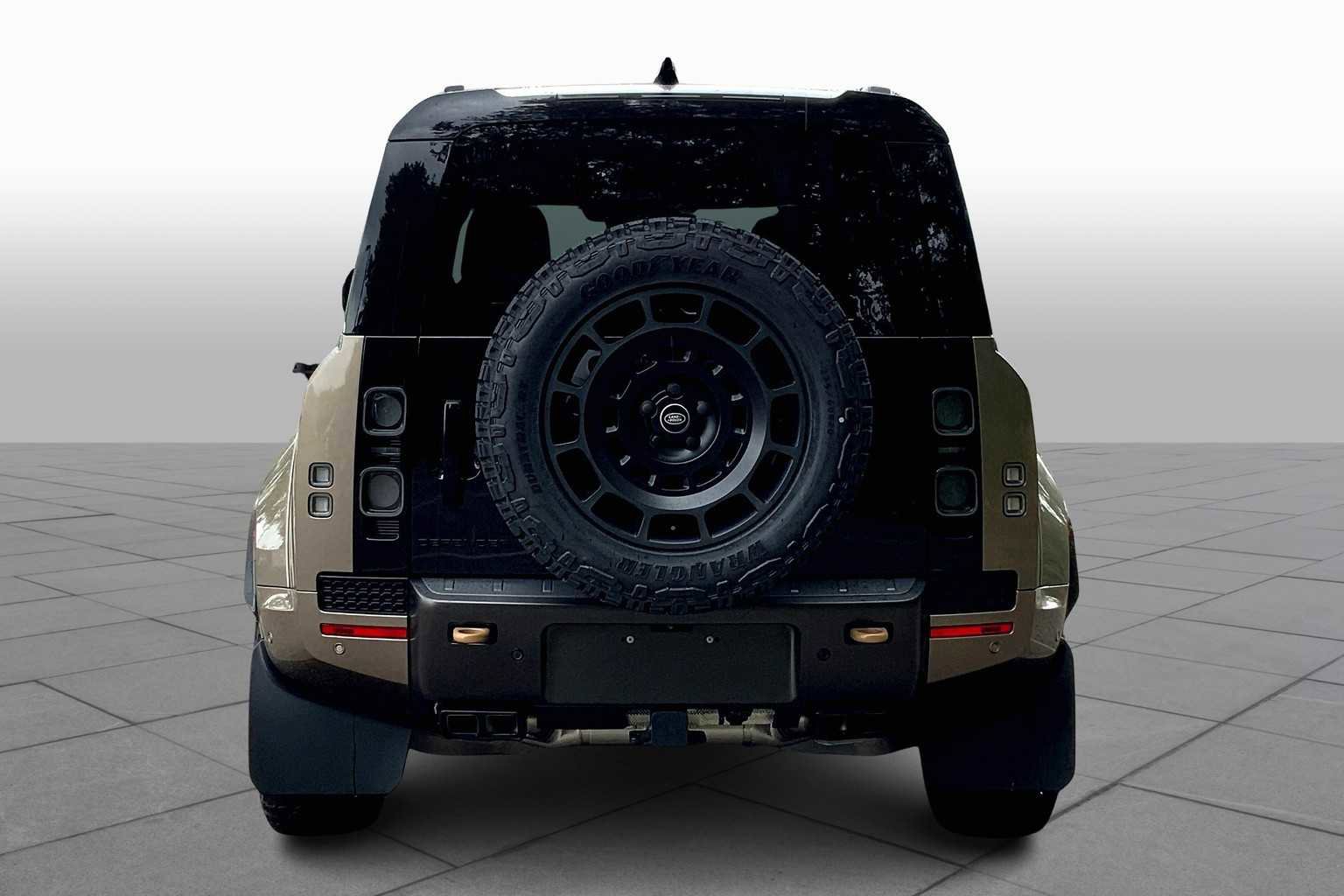 New 2025 Land Rover Defender 110 image 4