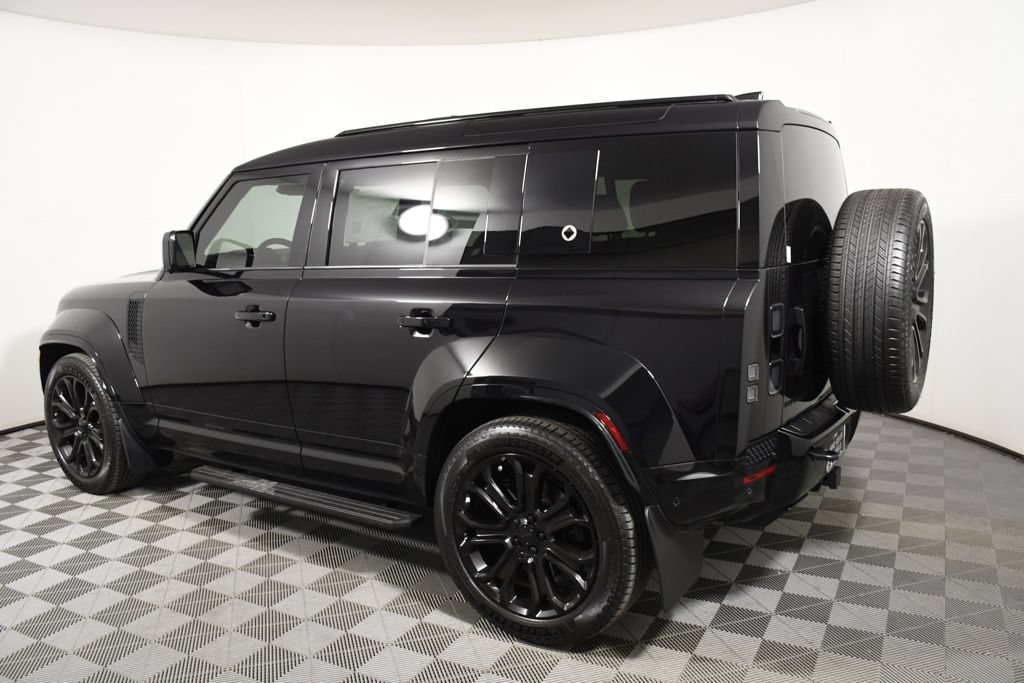 Used 2026 Land Rover Defender 110 OCTA AWD/4WD image 3
