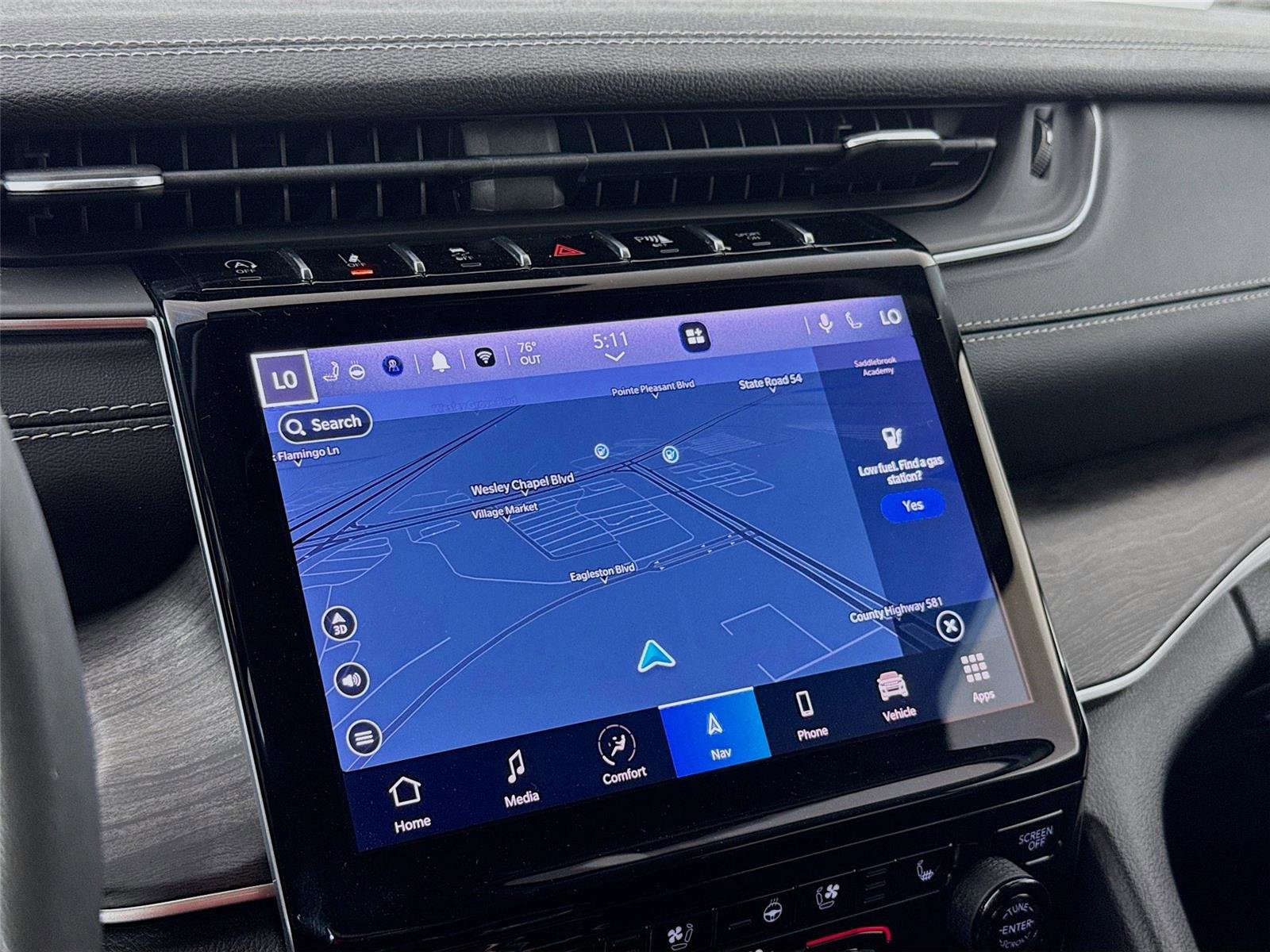 Used 2023 Jeep Grand Cherokee Limited w/ Luxury Tech Group II image 12