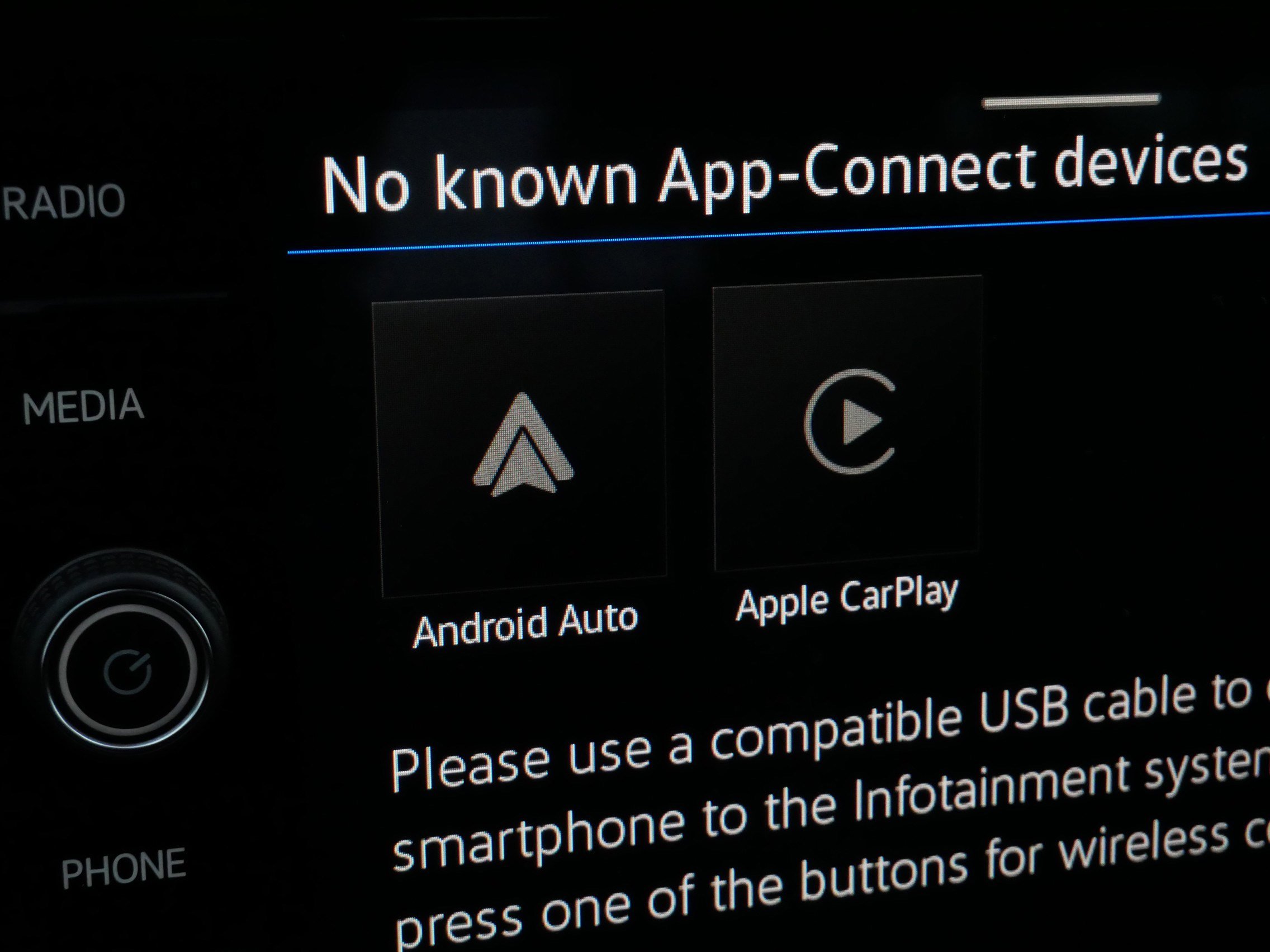 Certified 2025 Volkswagen Taos SE image 28