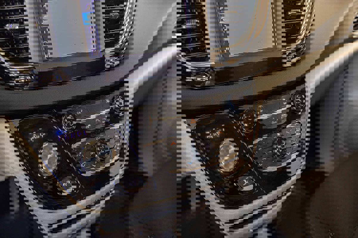 Used 2022 Chrysler Voyager LX image 29