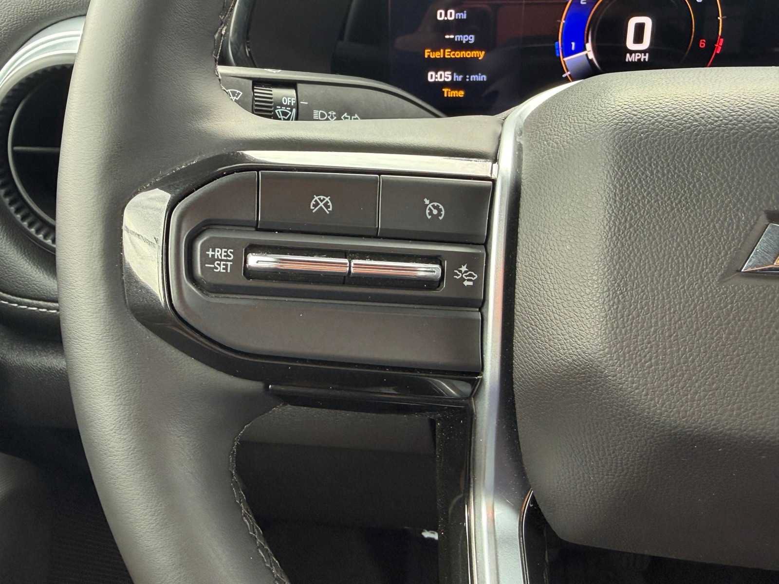 Used 2025 Chevrolet Colorado LT w/ LT Convenience Package AWD/4WD image 16