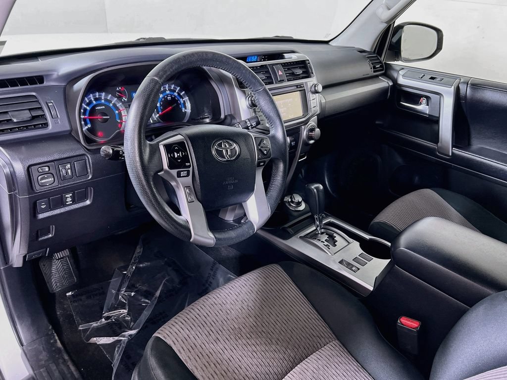 Used 2018 Toyota 4Runner SR5 AWD/4WD image 9