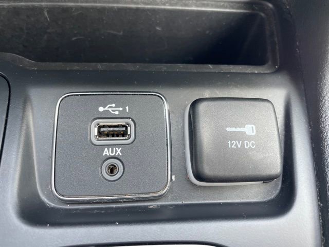 Used 2019 Jeep Cherokee Latitude Plus w/ Comfort/Convenience Group image 23