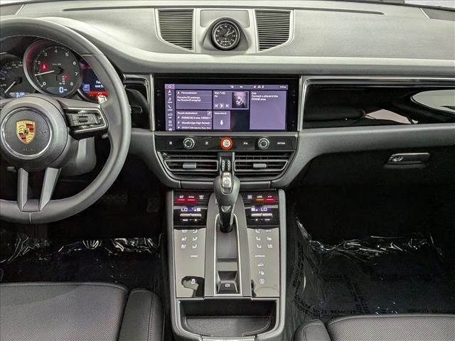 Certified 2025 Porsche Macan AWD/4WD image 20