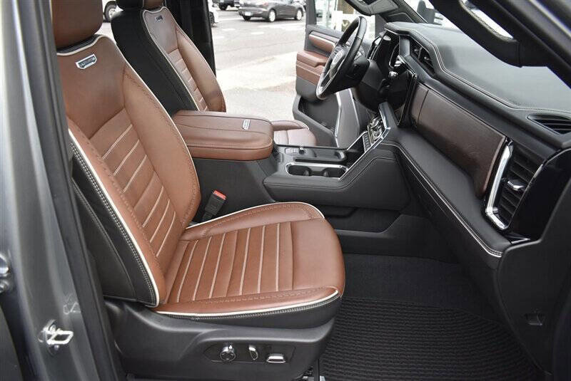 Used 2024 GMC Sierra 3500 Denali Ultimate image 18