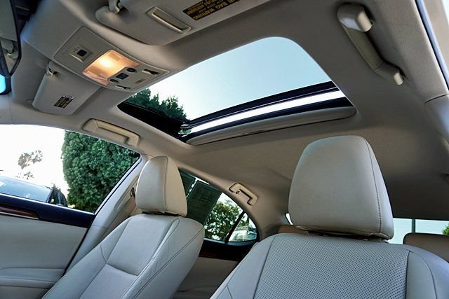 Used 2014 Lexus ES 300h w/ Luxury Package w/Bamboo Trim FWD image 24
