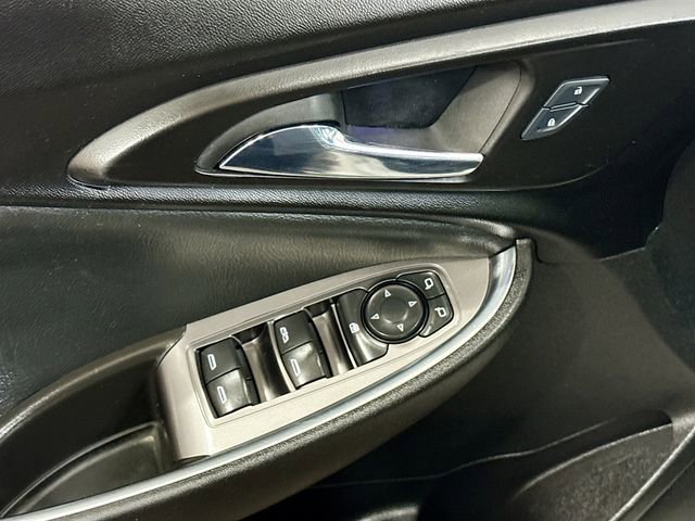 Used 2016 Chevrolet Malibu LT image 18