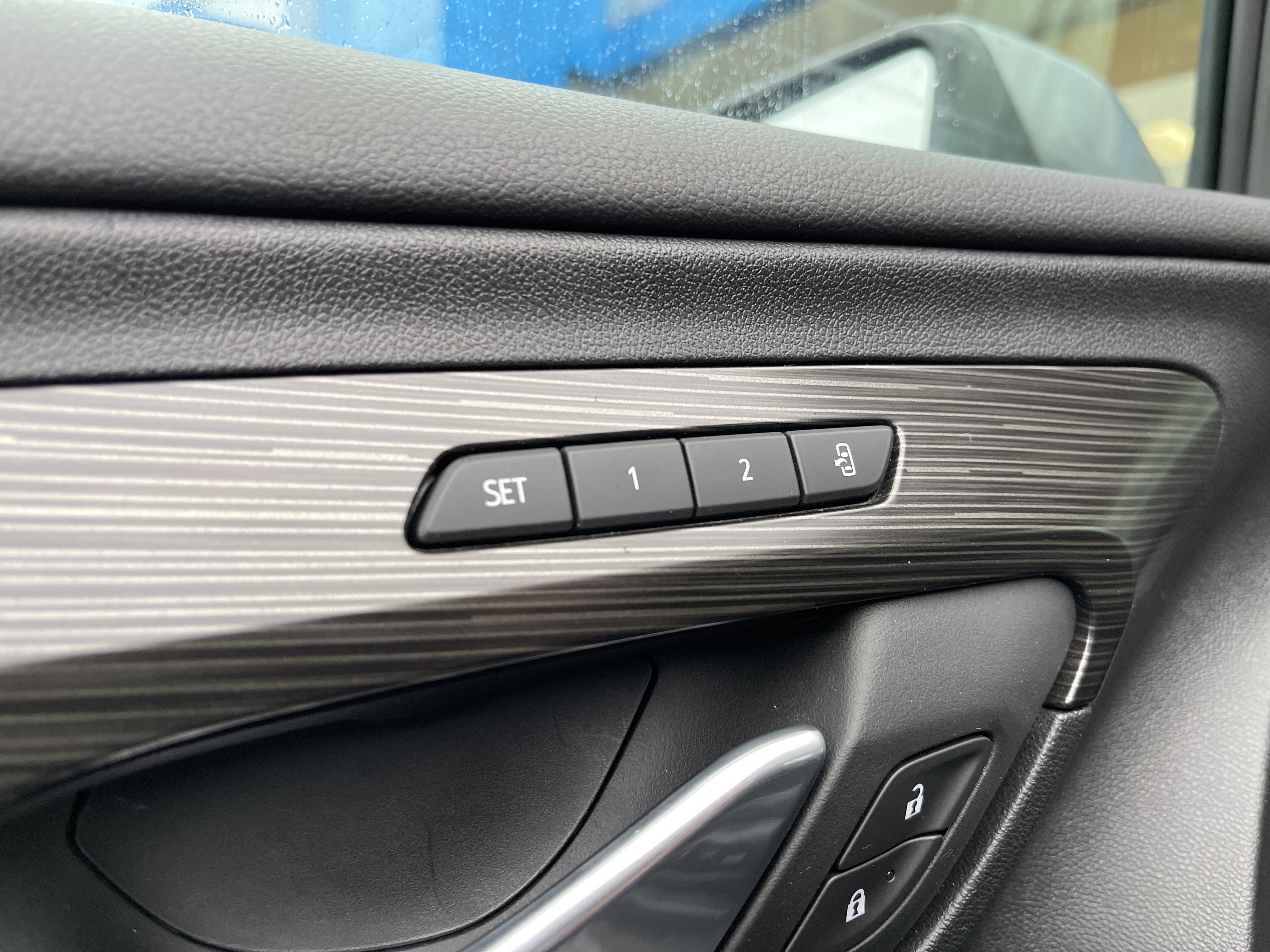 Used 2024 GMC Terrain SLT w/ Infotainment Package II image 20